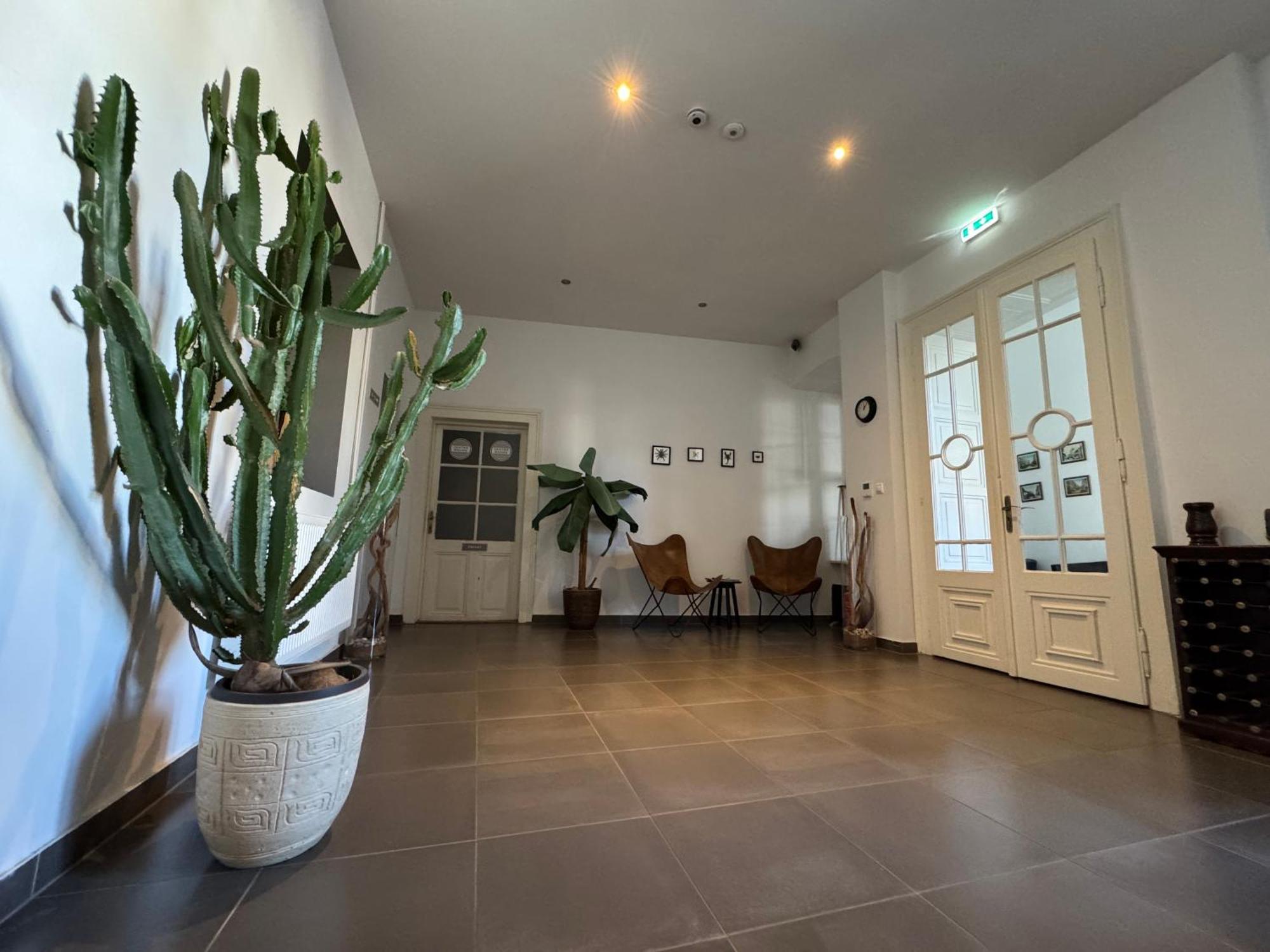 Center Rooms Мишкольц Экстерьер фото