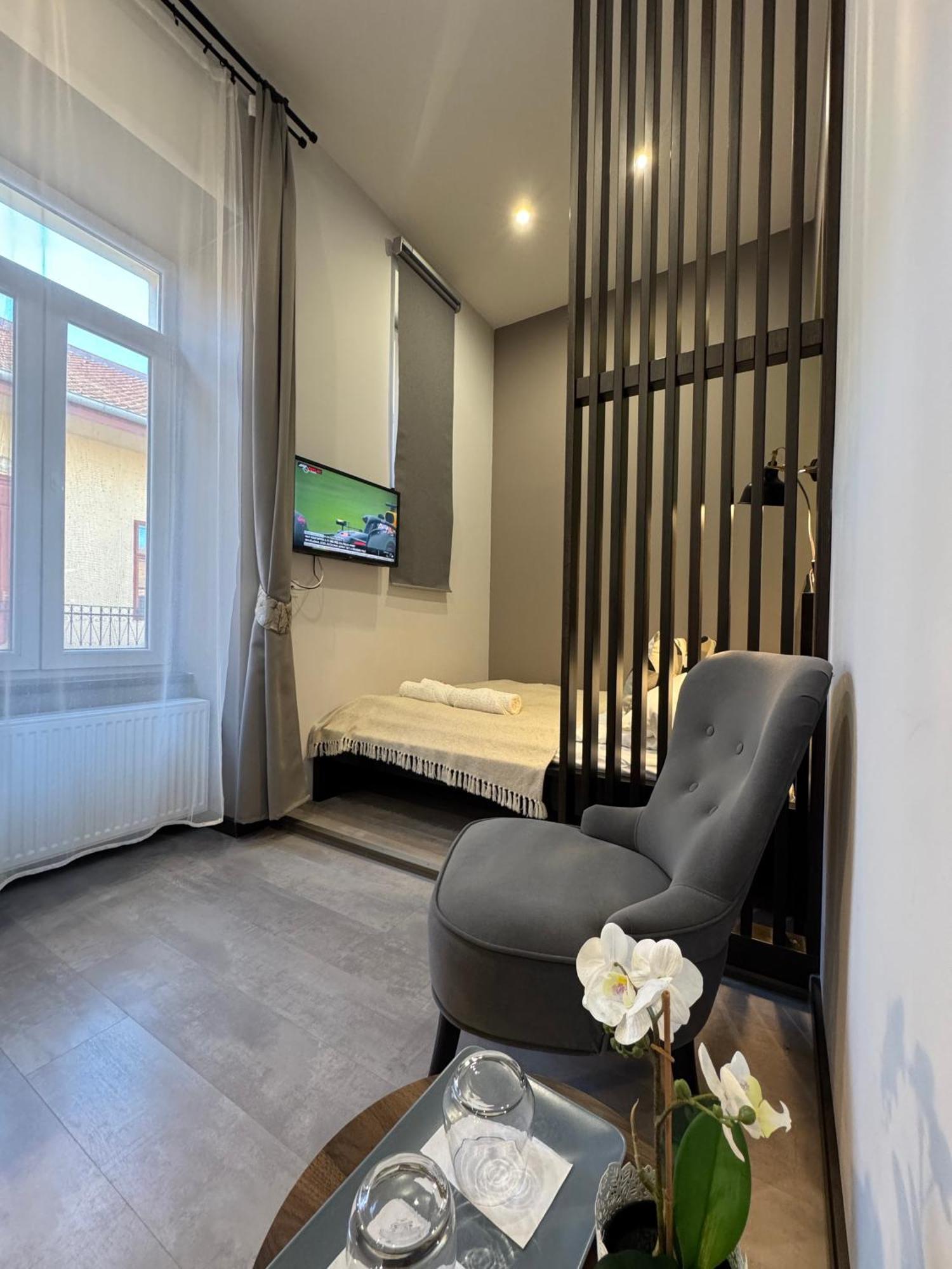 Center Rooms Мишкольц Экстерьер фото