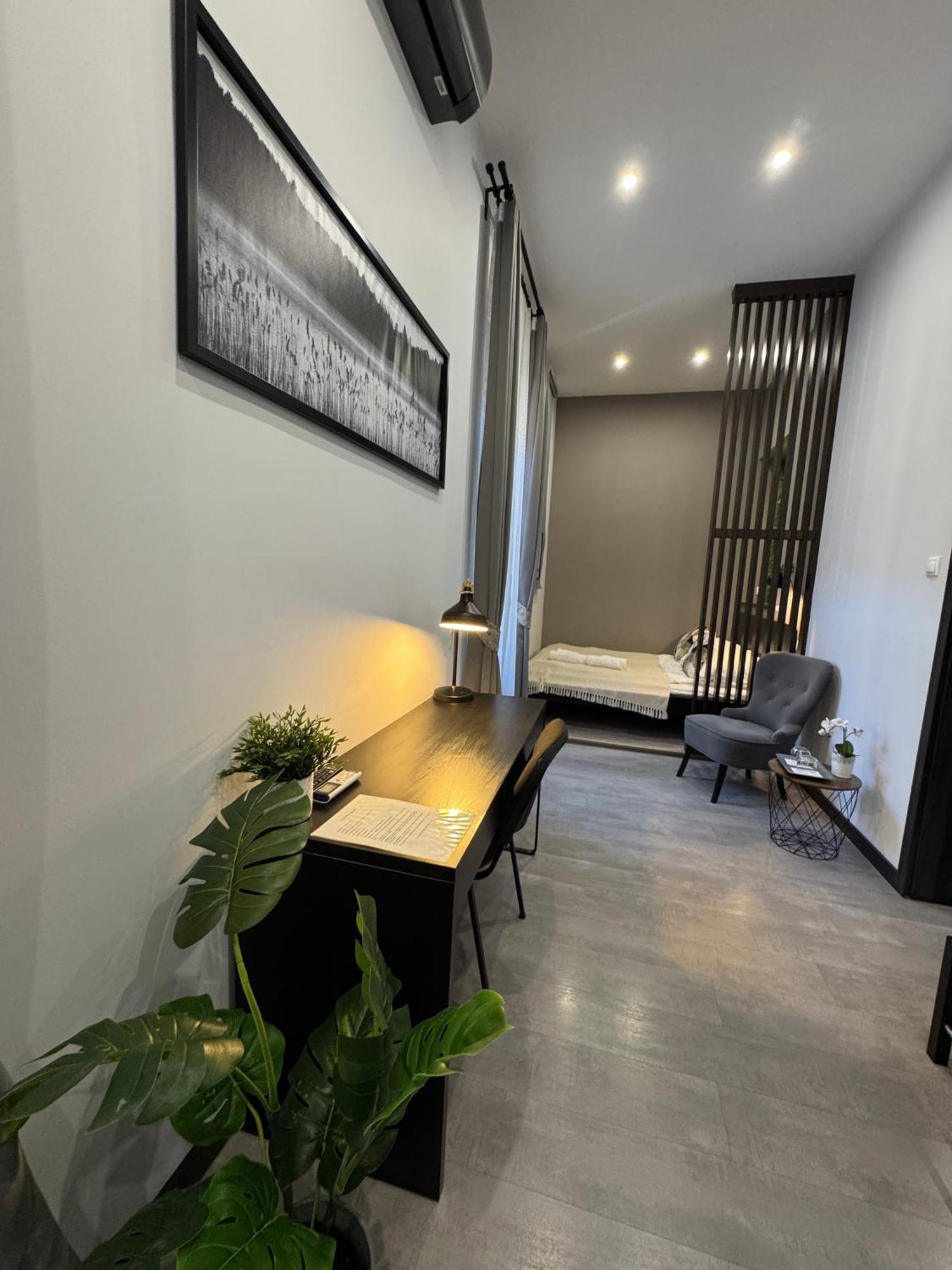 Center Rooms Мишкольц Экстерьер фото