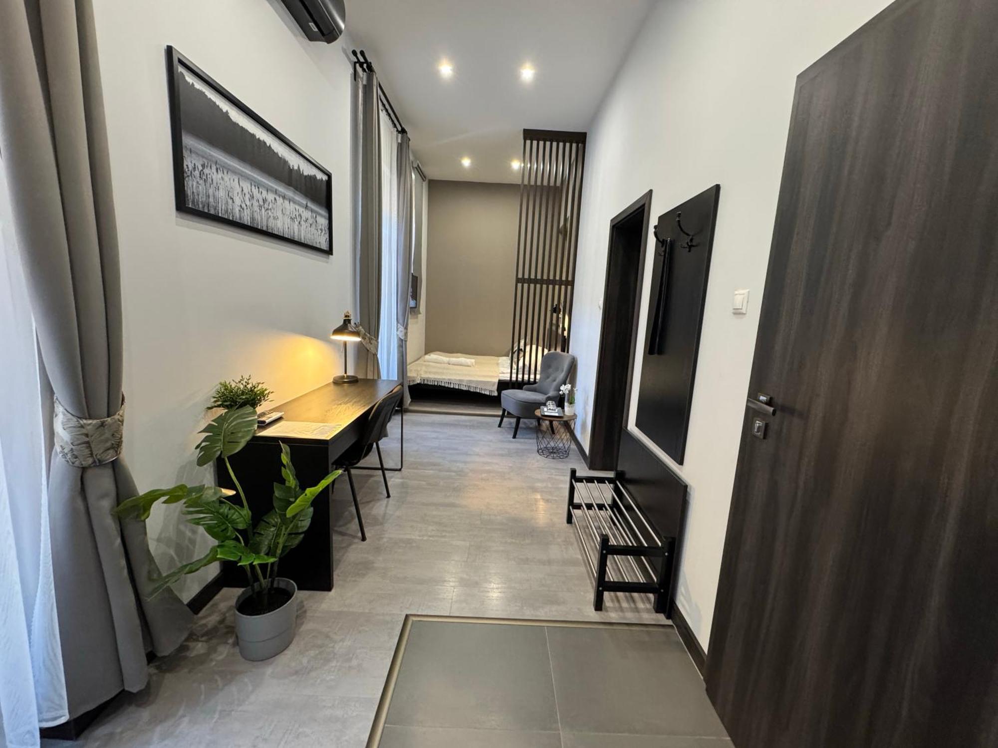 Center Rooms Мишкольц Экстерьер фото