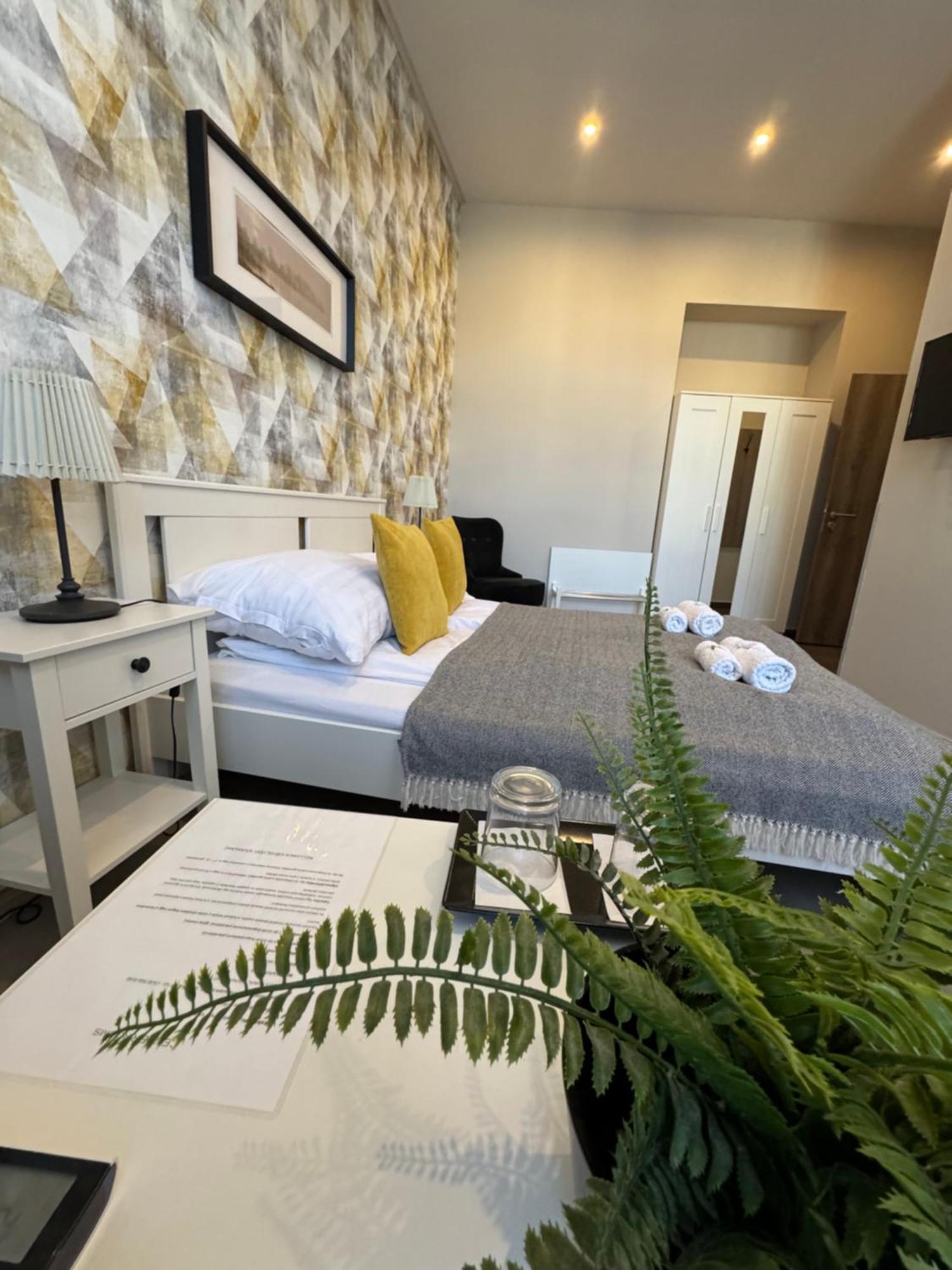 Center Rooms Мишкольц Экстерьер фото