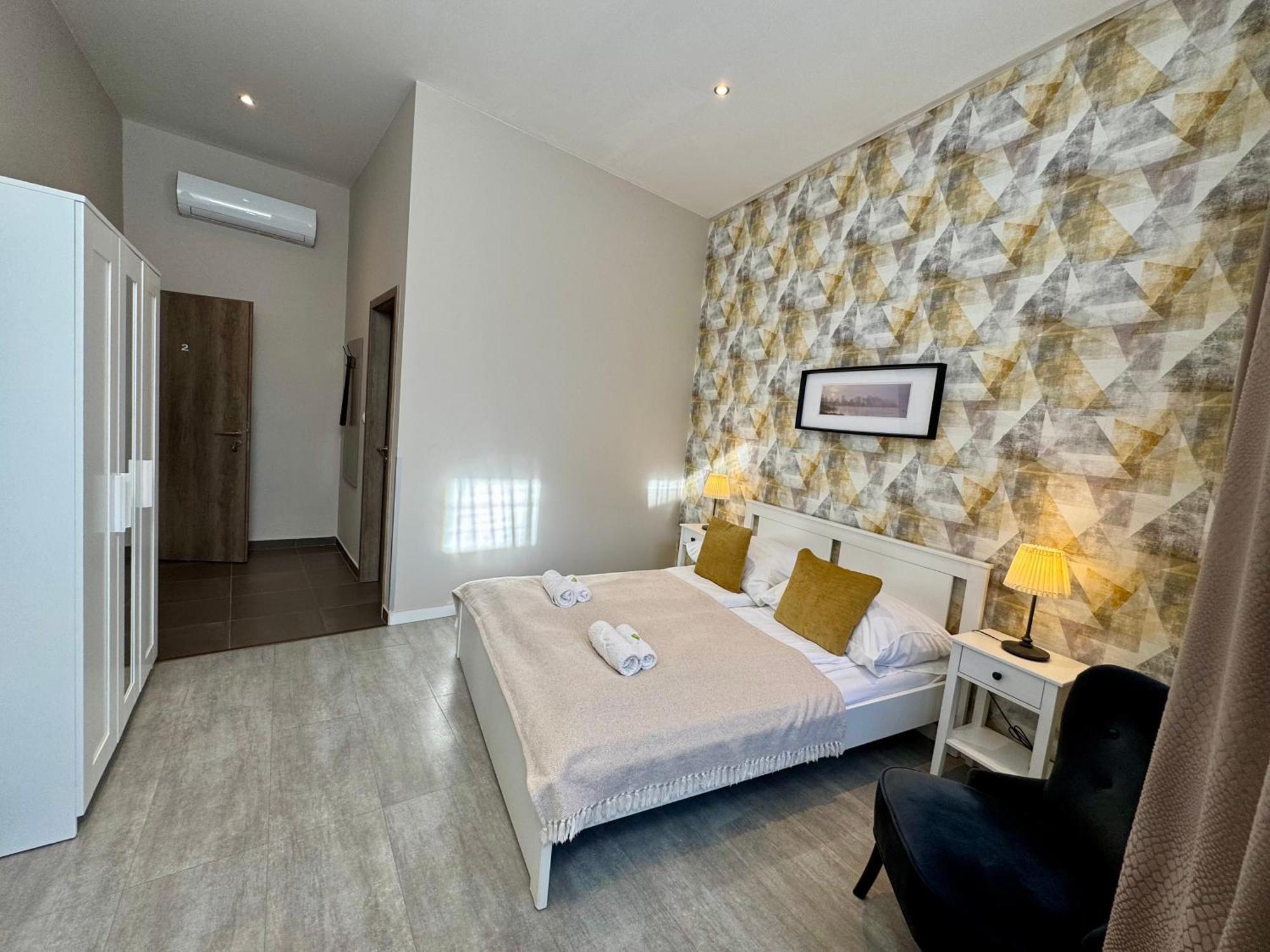 Center Rooms Мишкольц Экстерьер фото