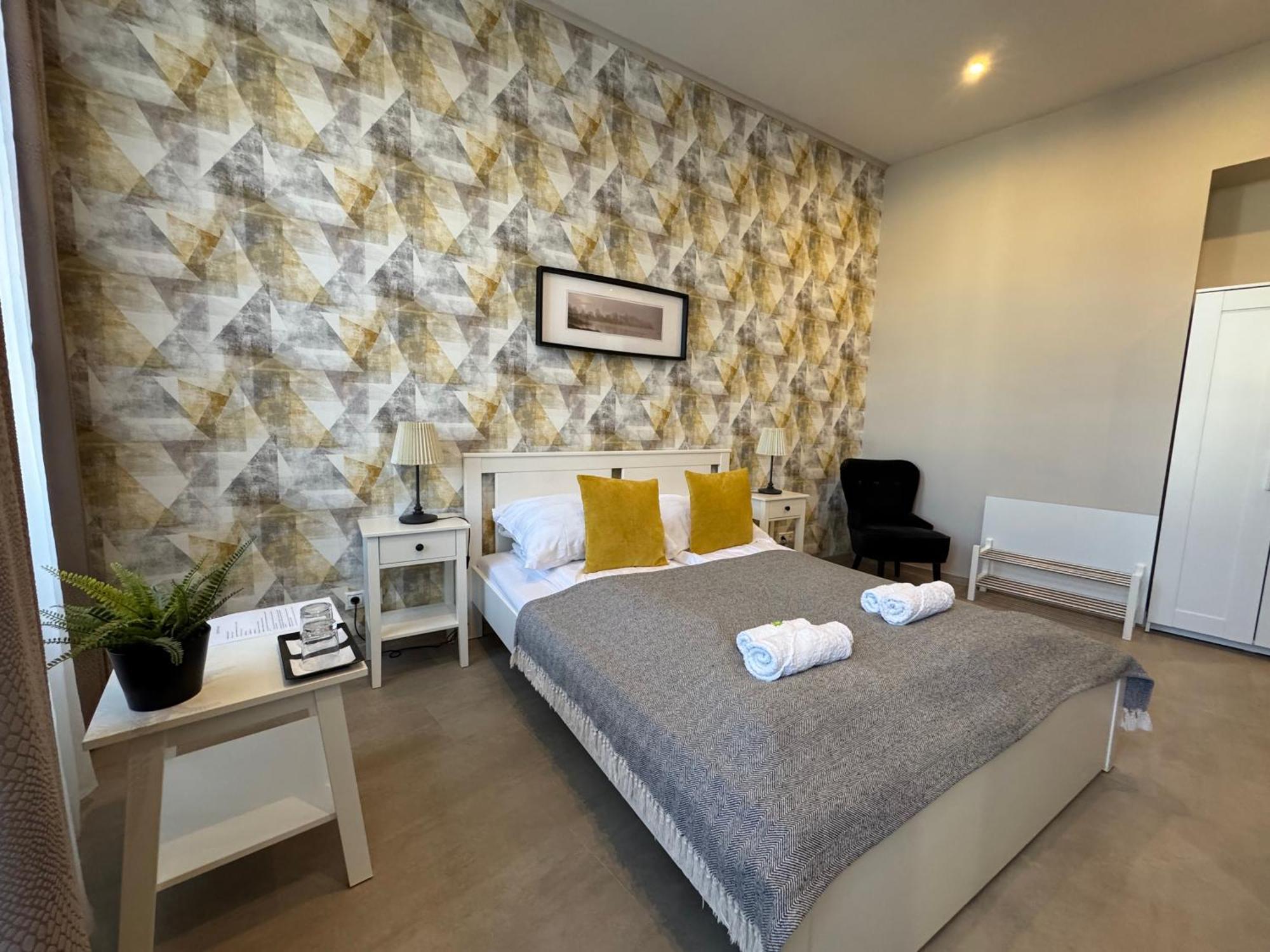 Center Rooms Мишкольц Экстерьер фото