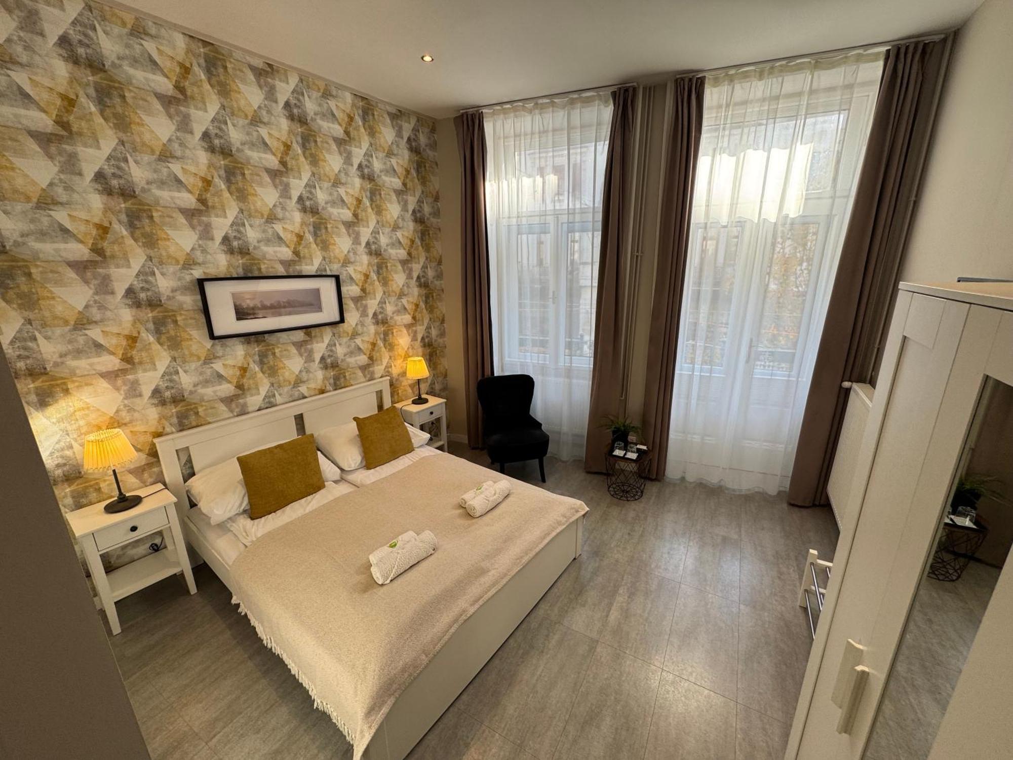 Center Rooms Мишкольц Экстерьер фото