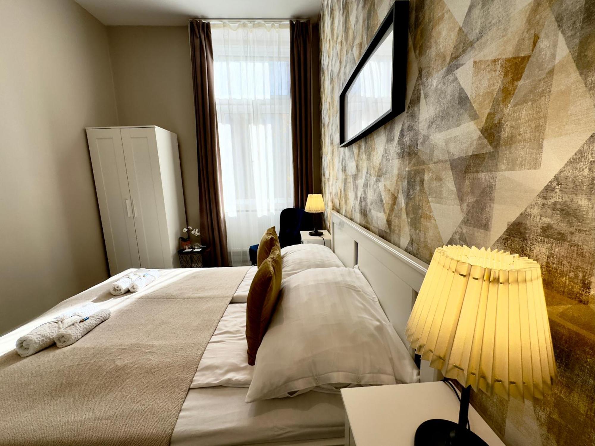 Center Rooms Мишкольц Экстерьер фото