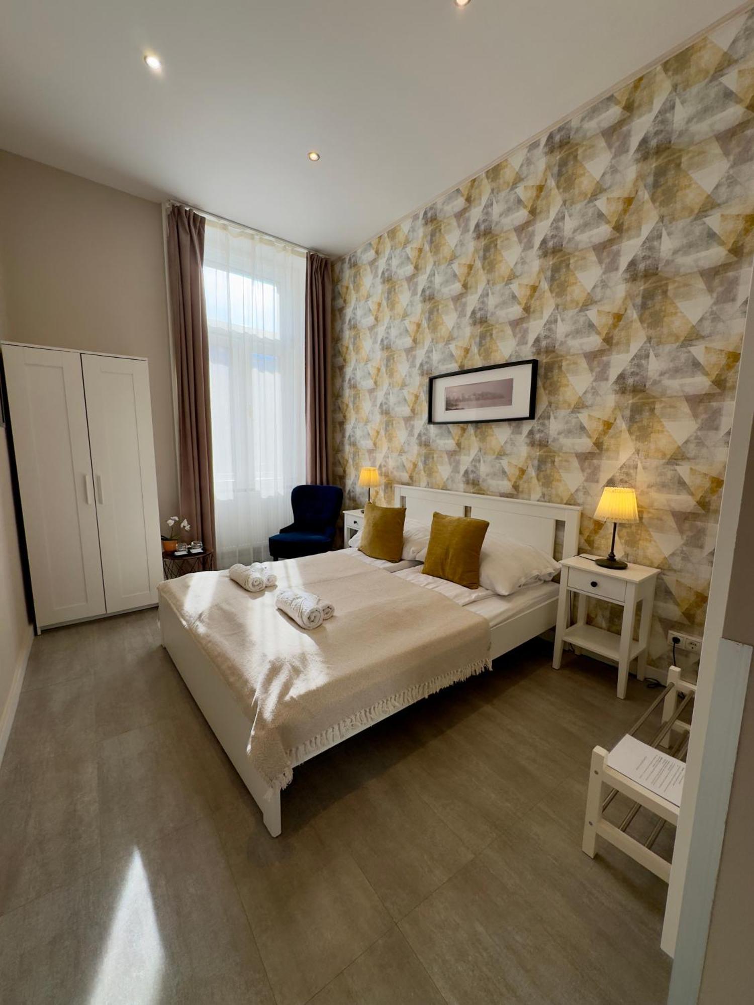 Center Rooms Мишкольц Экстерьер фото