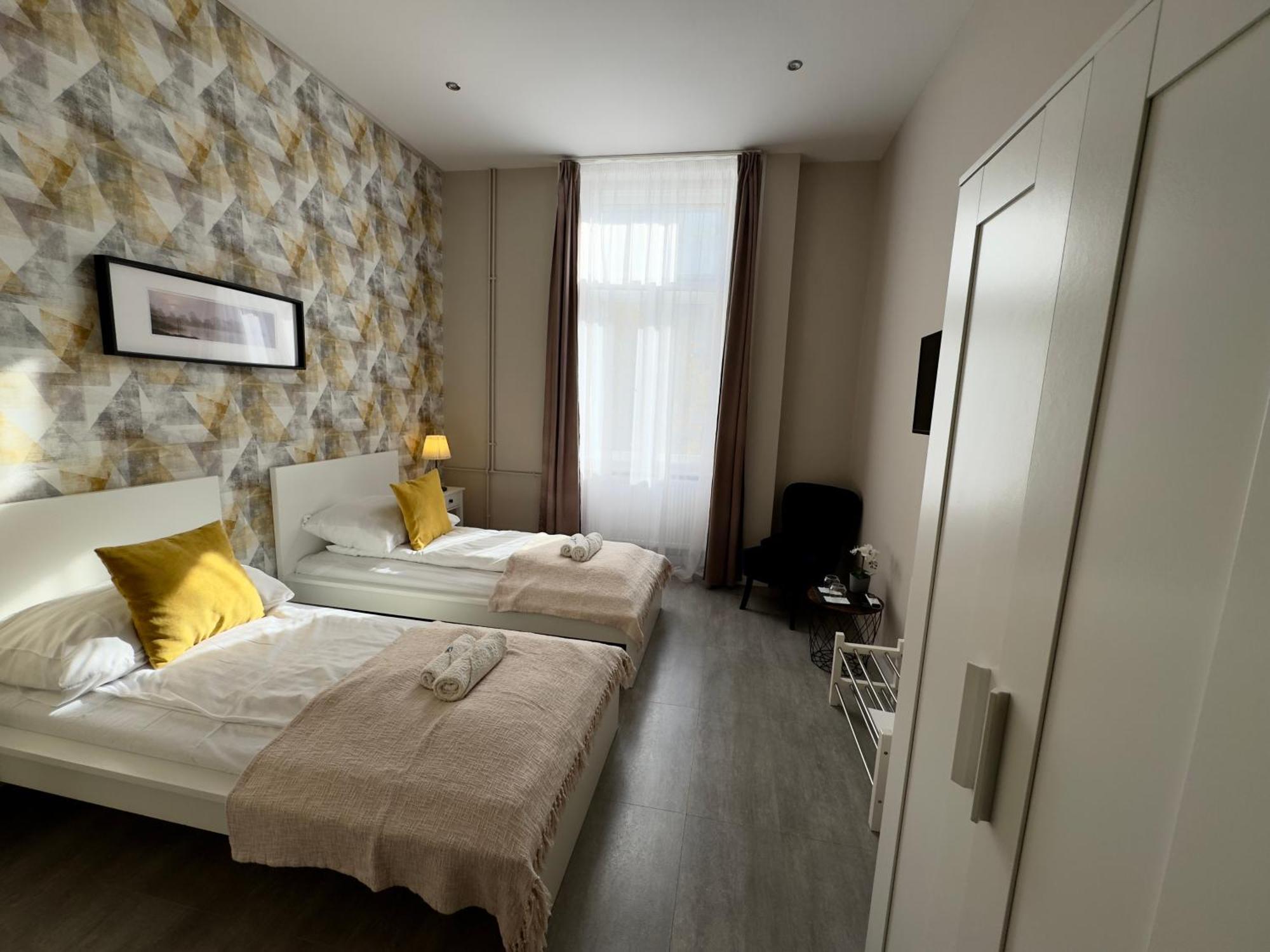 Center Rooms Мишкольц Экстерьер фото