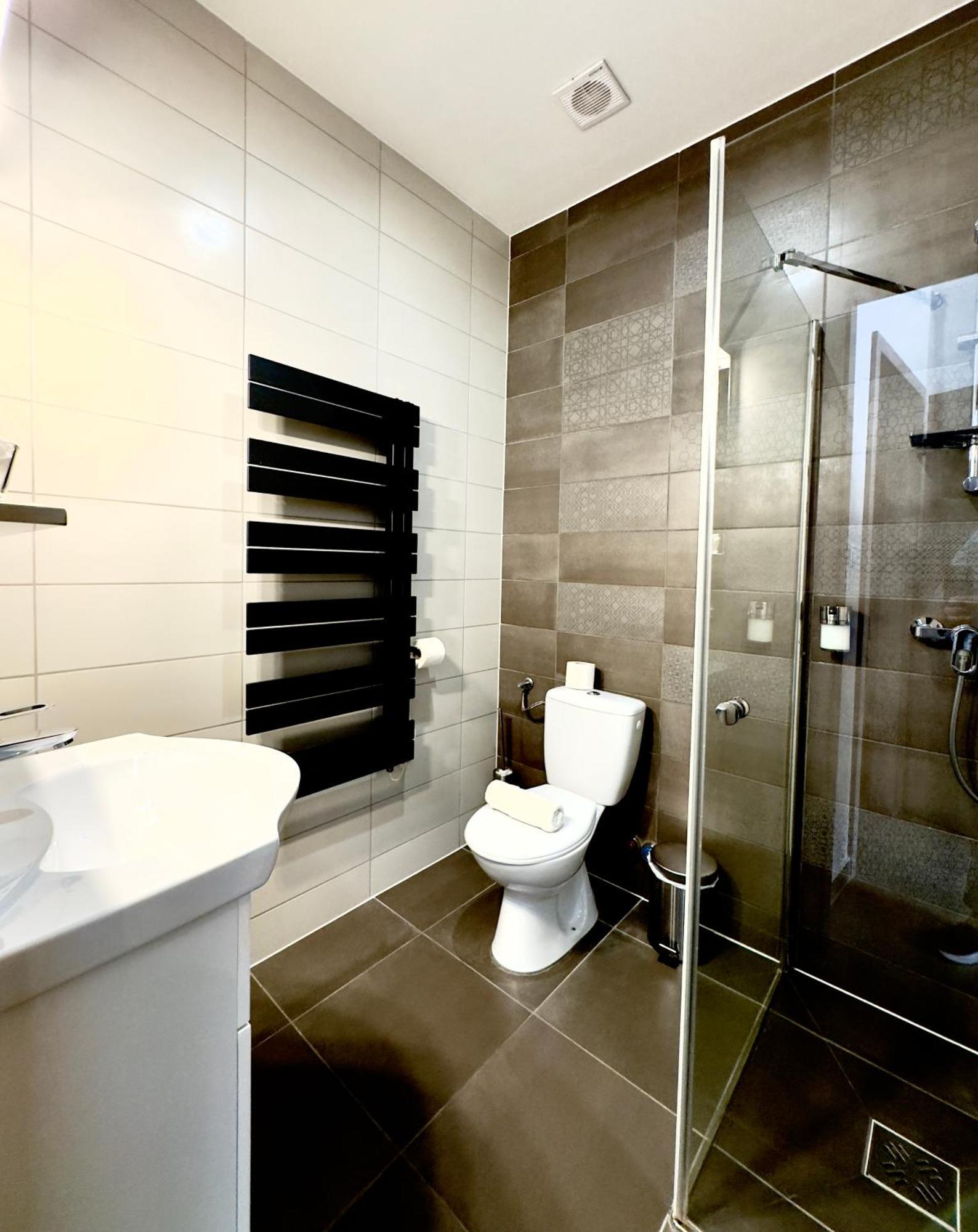 Center Rooms Мишкольц Экстерьер фото