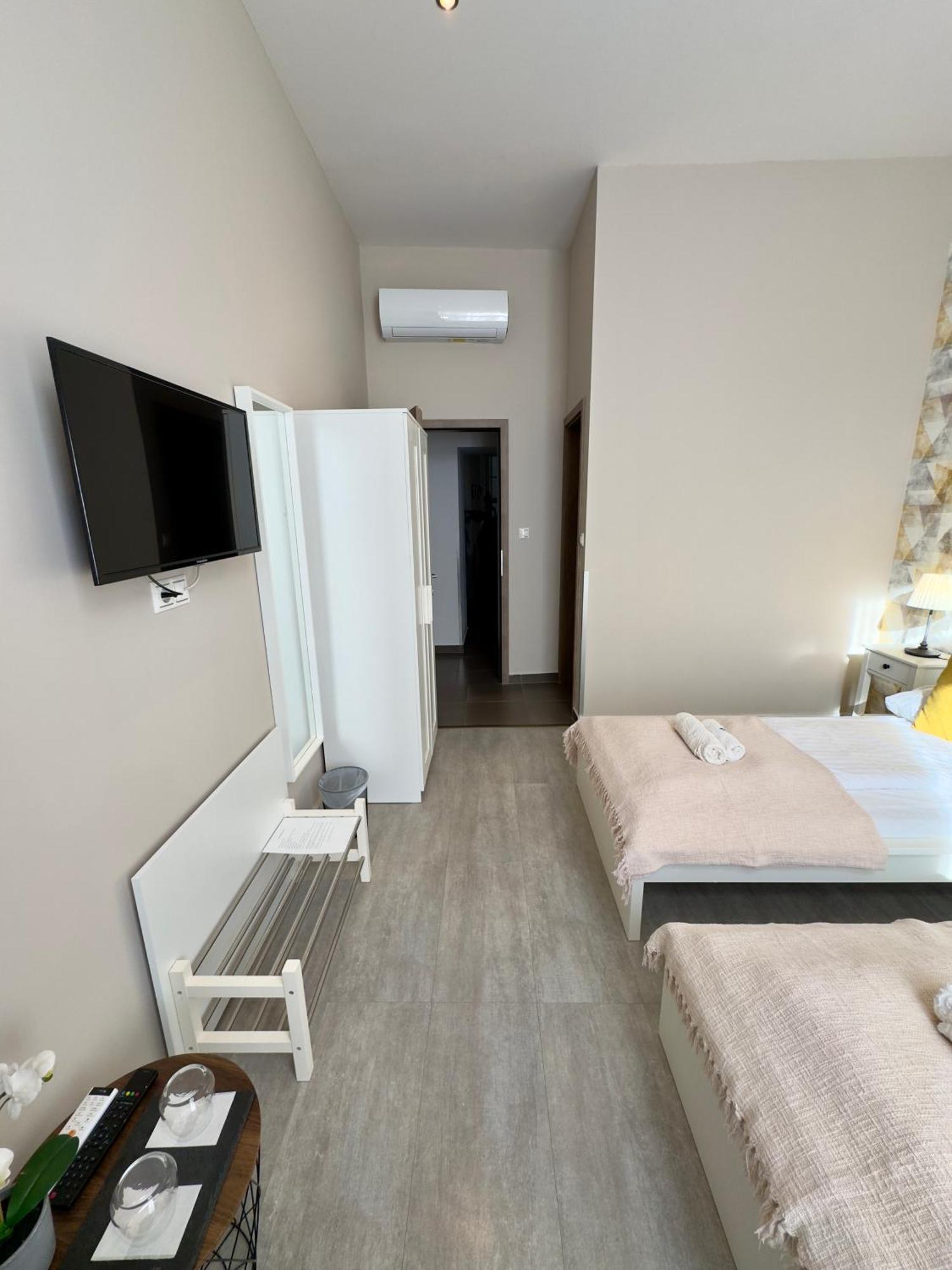Center Rooms Мишкольц Экстерьер фото
