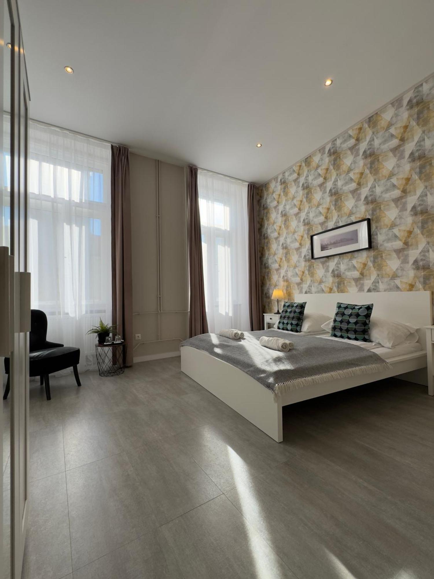 Center Rooms Мишкольц Экстерьер фото
