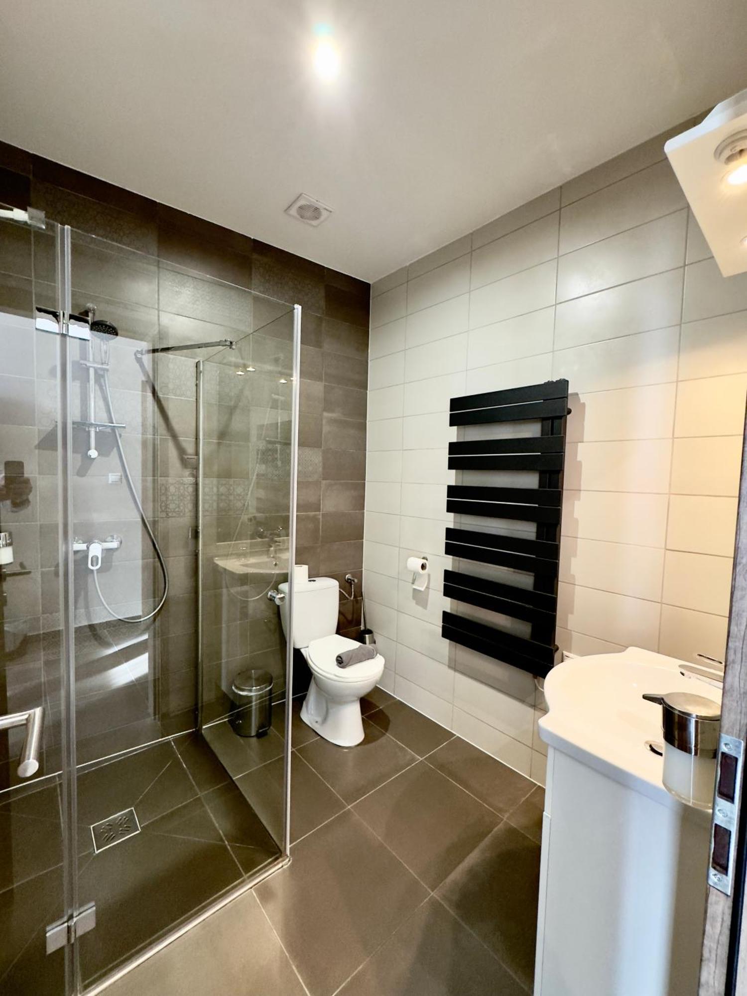 Center Rooms Мишкольц Экстерьер фото