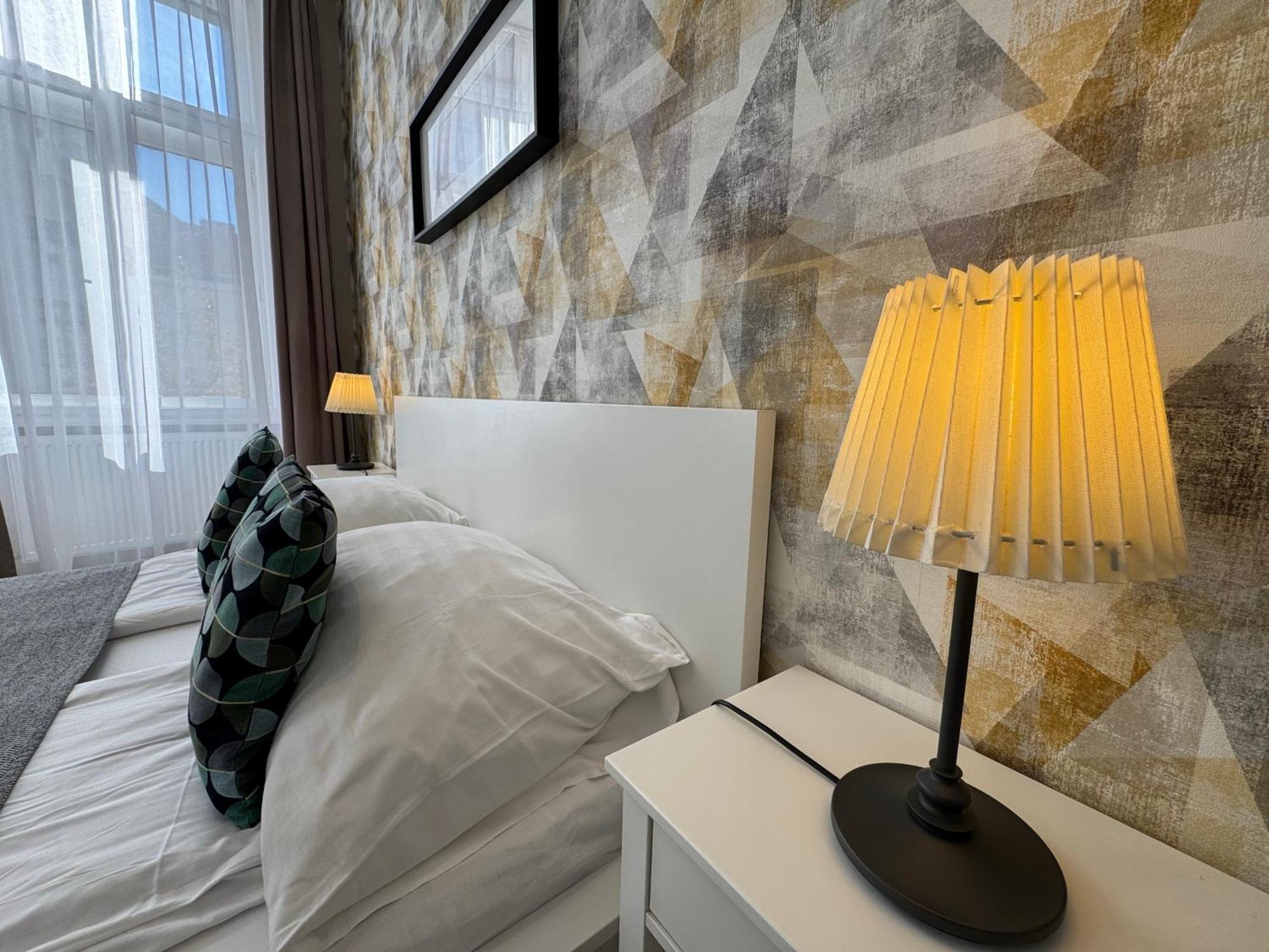 Center Rooms Мишкольц Экстерьер фото